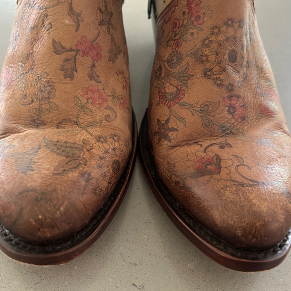 Lucchese Cowboy Boot / Bootie - Tan Floral Western Cowgirl - Picture 3 of 9